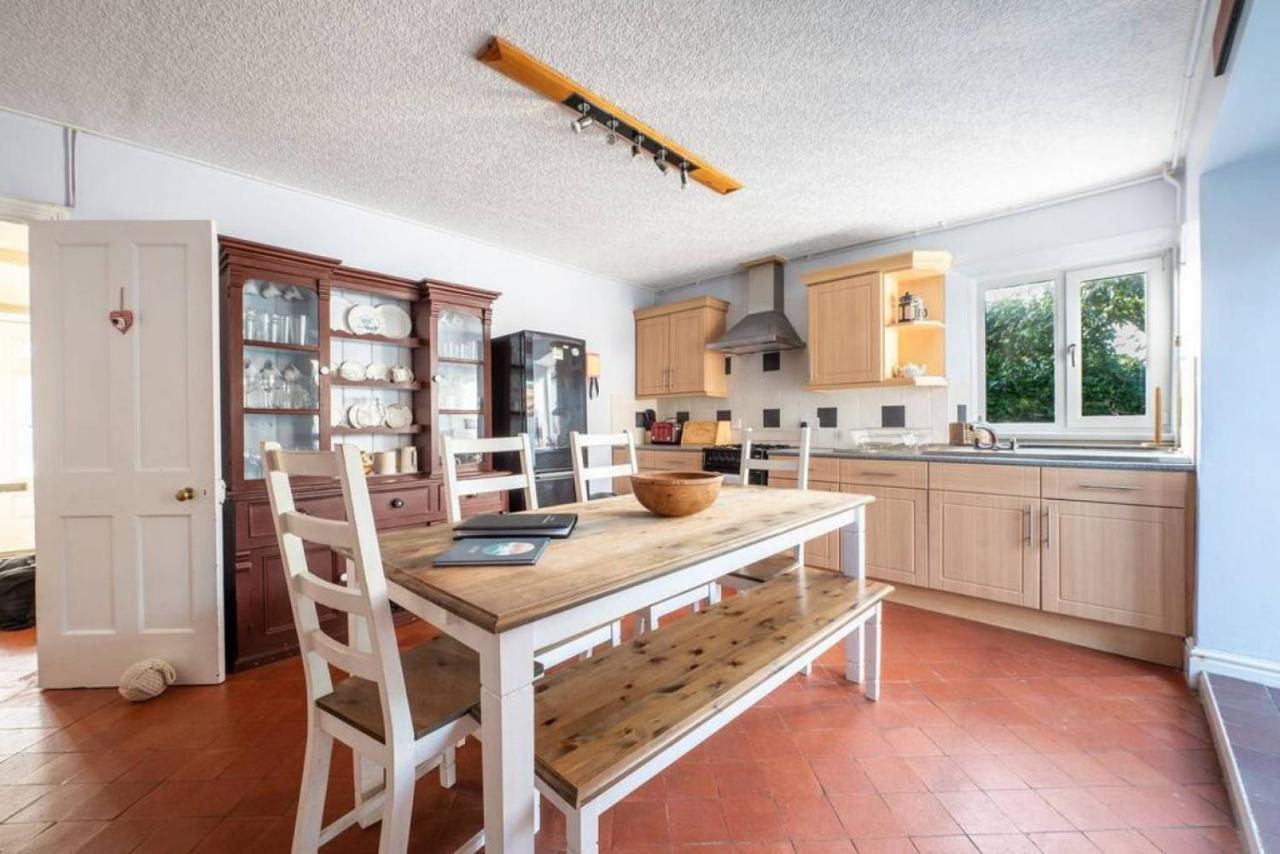 Cosy Welsh Cottage In St Davids Centre With Garden エクステリア 写真