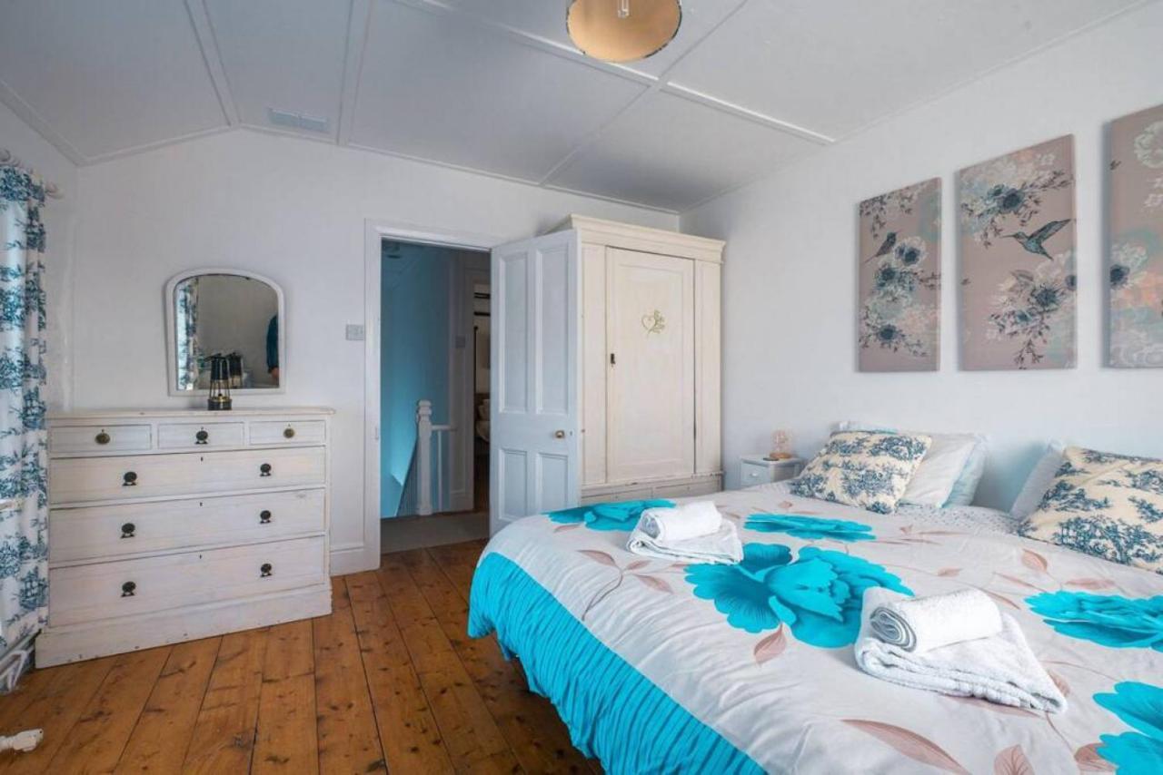 Cosy Welsh Cottage In St Davids Centre With Garden エクステリア 写真