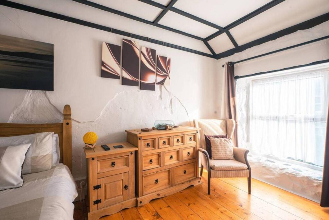 Cosy Welsh Cottage In St Davids Centre With Garden エクステリア 写真