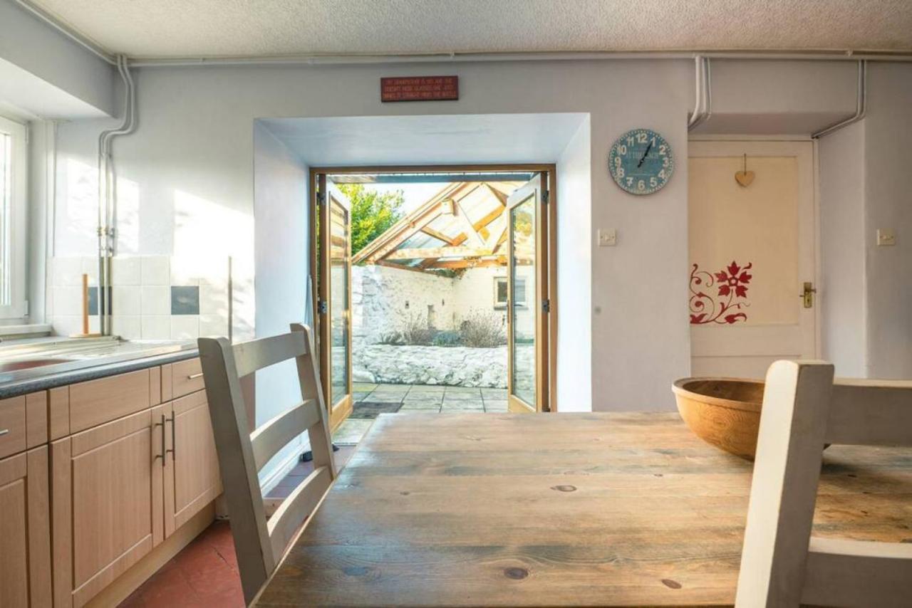 Cosy Welsh Cottage In St Davids Centre With Garden エクステリア 写真