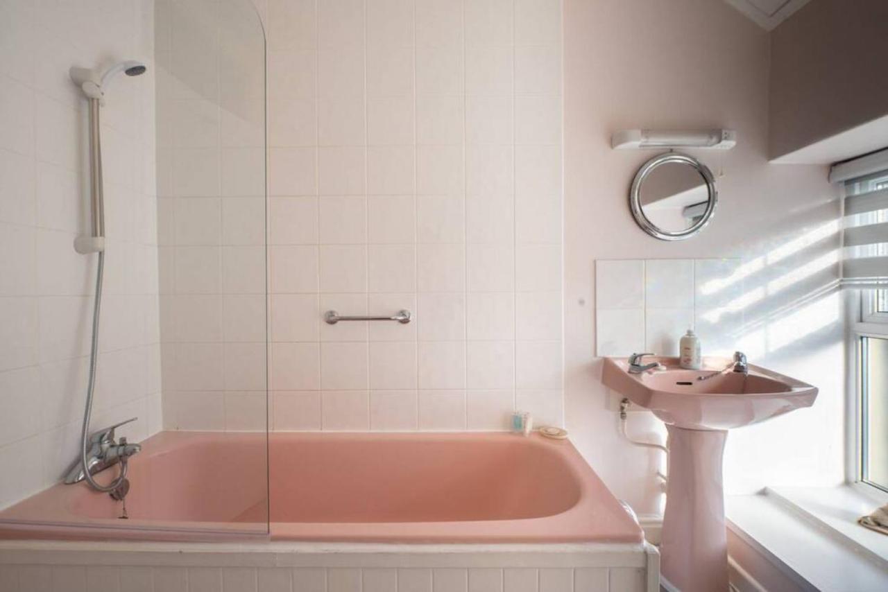 Cosy Welsh Cottage In St Davids Centre With Garden エクステリア 写真